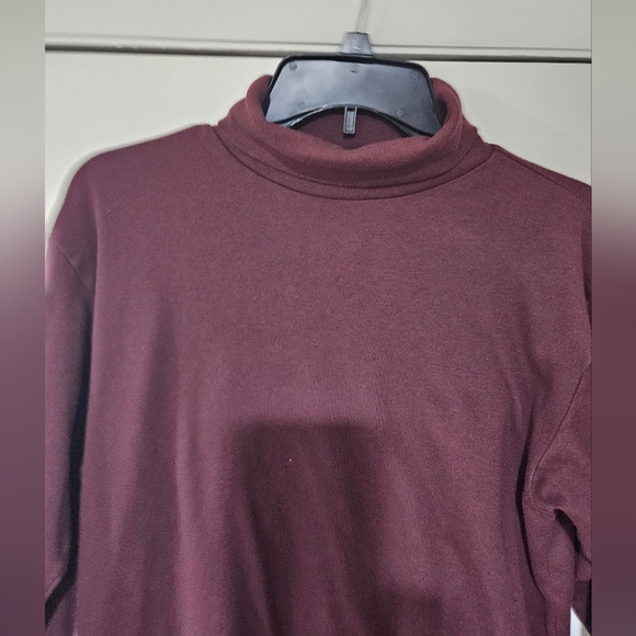 Maroon turtle neck - Picture 4 of 5